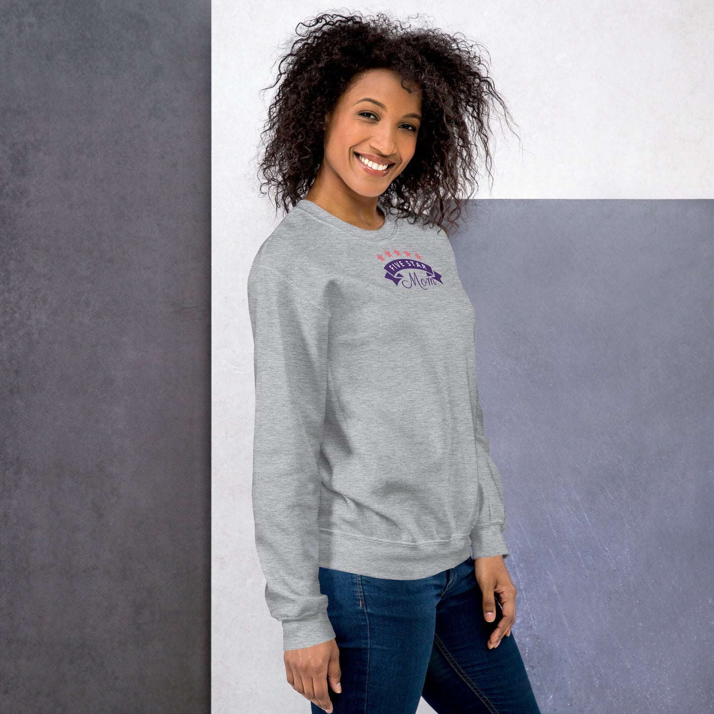 Classic fit Mom sweatshirt made of soft cotton-polyester blend for warmth and comfort