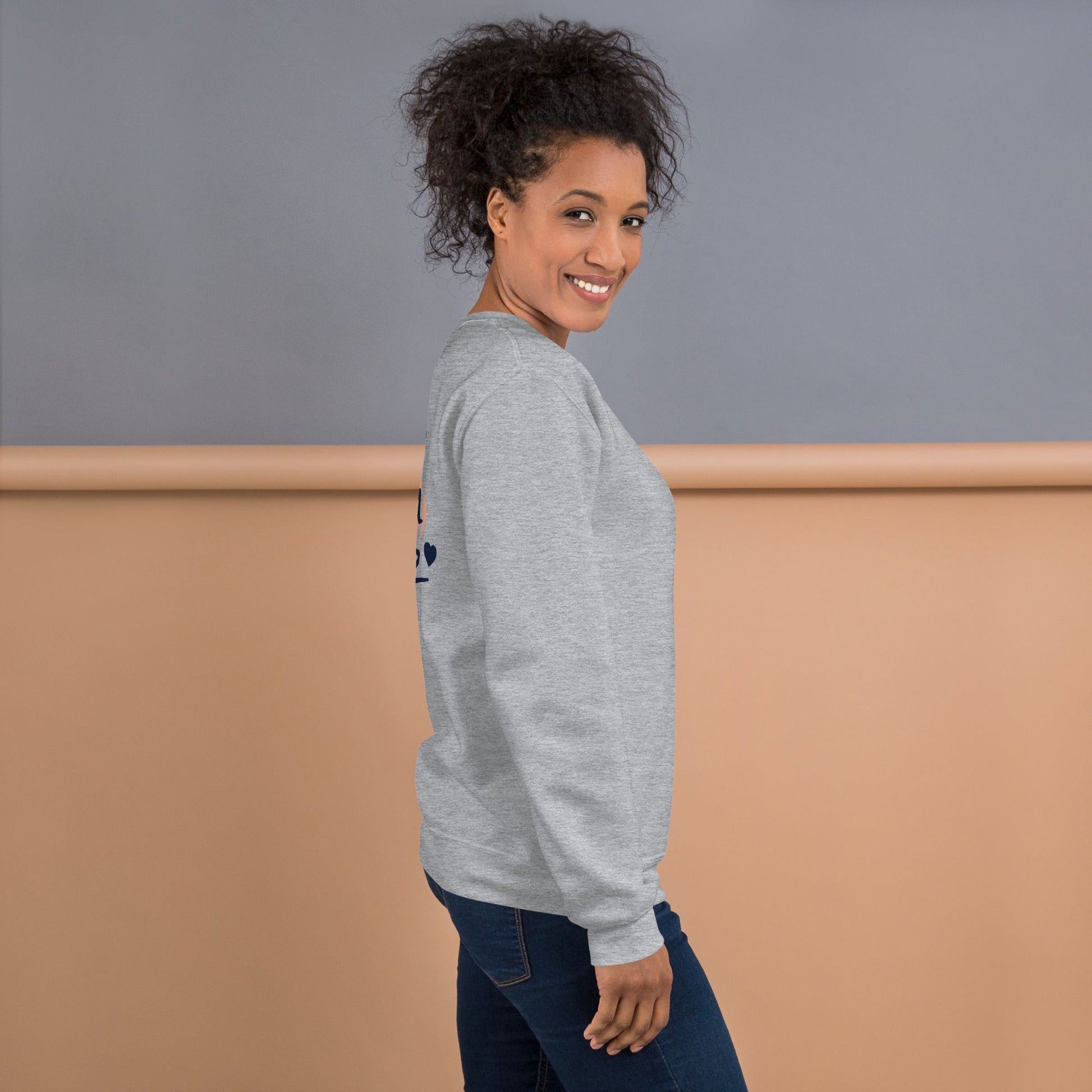 Classic fit Mom sweatshirt made of soft, warm cotton-polyester blend with air-jet spun yarn and rib knit collar.